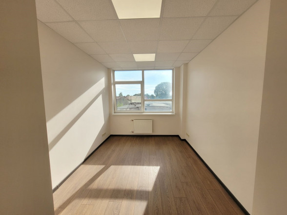 406. birojs, 10.80 m²